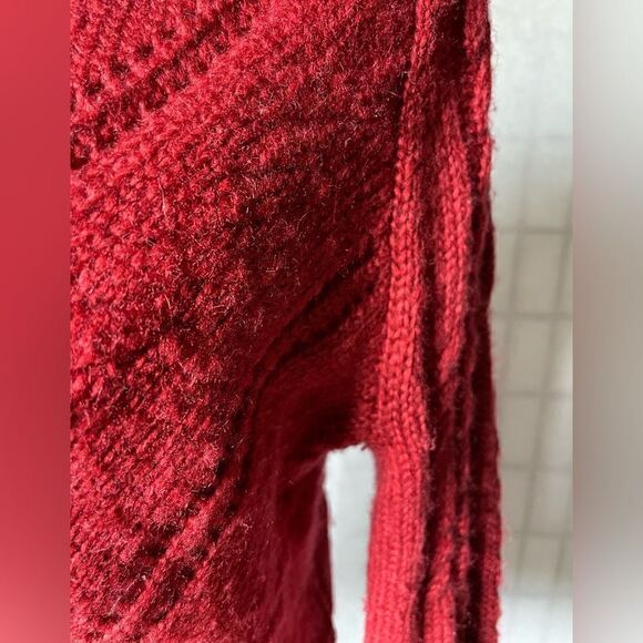 Buffalo by David Bitton Bright Red Knit V-Neck Pullover Sweater (Size: Medium) - Picture 12 of 12